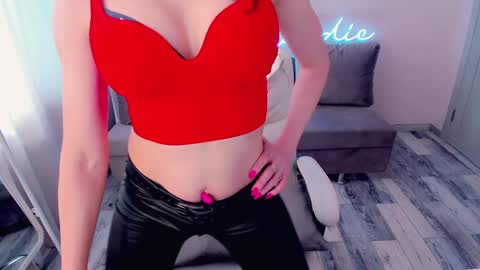 nikki_blondiee online show from 02.06.25