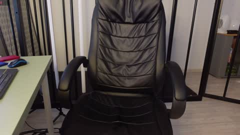 Snapshot of nikki_hard chatting on 12.13.24 nikki online show from 12.13.24