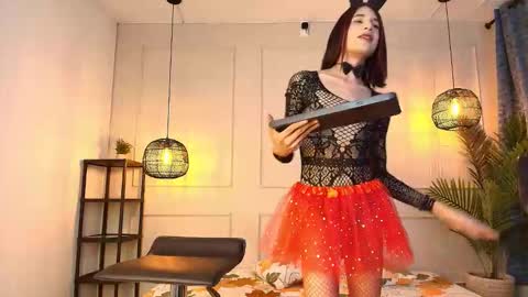 Snapshot of nikki_vesper chatting on 10.31.25 nikki_vesper online show from 10.31.25