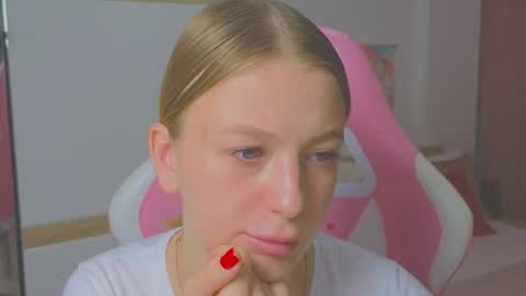 Snapshot of nikkibenz03 chatting on 06.24.26 Beatrice online show from 06.24.26