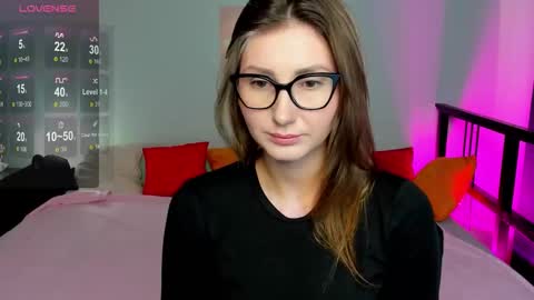 nikkikiss__ online show from 10.19.25