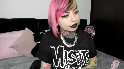 Nikki Ramone   online show from 12.24.24