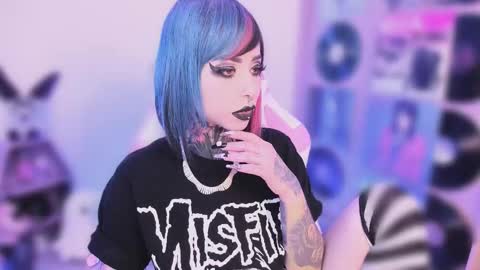 Nikki Ramone   online show from 11.10.25