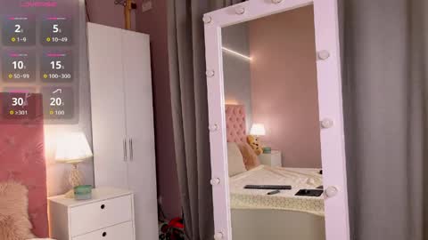 NikkiVelvets online show from 04.21.26