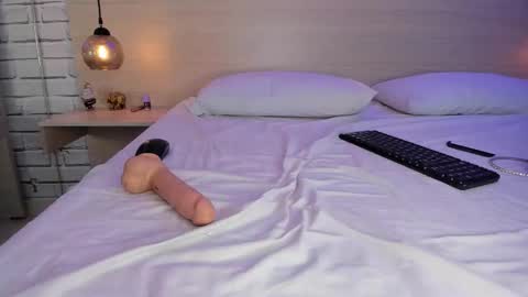 Nikky Dean online show from 10.21.25