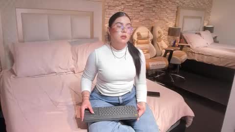 Y E S I online show from 01.15.26