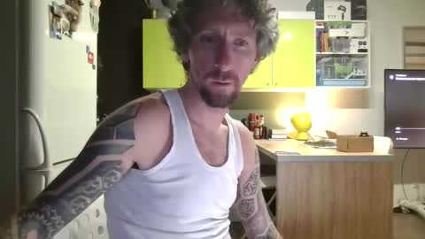 Snapshot of niknik39 chatting on 10.31.25 niknik39 online show from 10.31.25