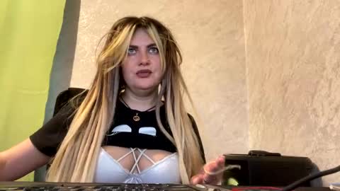 Nika online show from 12.12.24