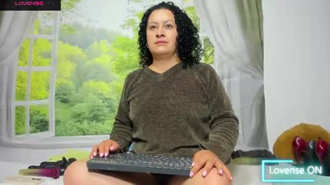 Snapshot of nikol32__ chatting on 06.19.26 dayan online show from 06.19.26