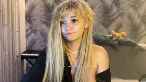 Snapshot of nikoli_naw chatting on 06.25.26 nikoli_naw online show from 06.25.26
