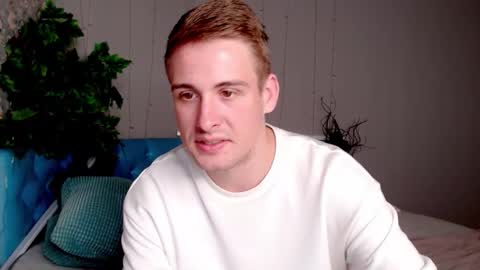 Snapshot of niksers chatting on 10.13.25 Nick online show from 10.13.25