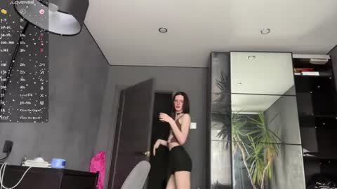 Snapshot of niky_long chatting on 06.24.26 Niky online show from 06.24.26