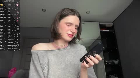 Snapshot of niky_long chatting on 06.25.26 Niky online show from 06.25.26