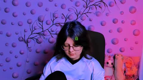 Snapshot of nila_luxe chatting on 12.17.25 nila_luxe online show from 12.17.25