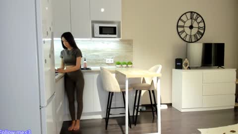 Bella online show from 12.30.24