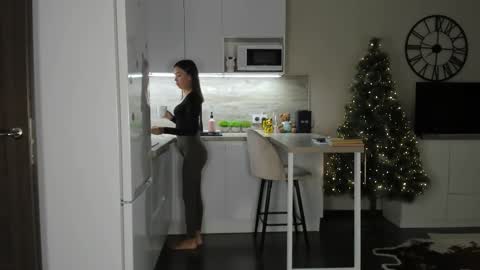 Bella online show from 12.20.25