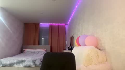 Snapshot of nilsamazuo chatting on 11.23.25 Margot online show from 11.23.25