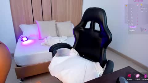 N I N A online show from 03.26.26