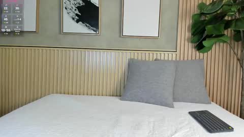 NINA online show from 09.22.25