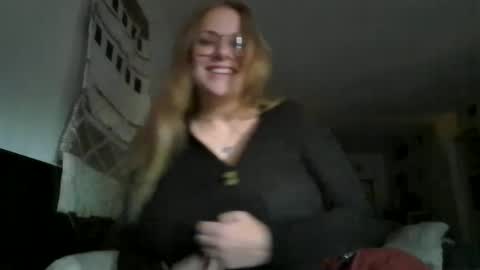 Snapshot of ninabeanzz chatting on 09.22.25 ninabeanzz online show from 09.22.25