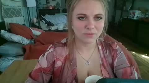 Snapshot of ninabeanzz chatting on 10.07.25 ninabeanzz online show from 10.07.25