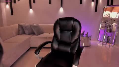 Nina online show from 10.06.25