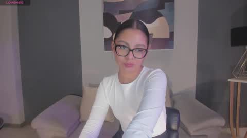 Nina online show from 11.04.25