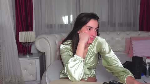 Snapshot of ninacrystal chatting on 12.09.24 NinaCrystal online show from 12.09.24