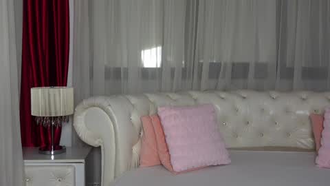 Snapshot of ninacrystal chatting on 02.08.25 NinaCrystal online show from 02.08.25