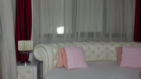 Snapshot of ninacrystal chatting on 02.11.25 NinaCrystal online show from 02.11.25