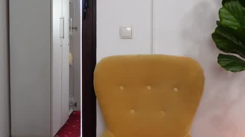 Snapshot of ninacrystal chatting on 09.13.25 NinaCrystal online show from 09.13.25