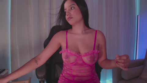 Snapshot of ninamichelle_ chatting on 01.16.25 Nina online show from 01.16.25
