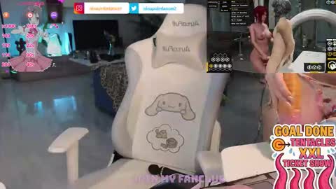 Snapshot of ninapoledance chatting on 09.19.25 Nina online show from 09.19.25