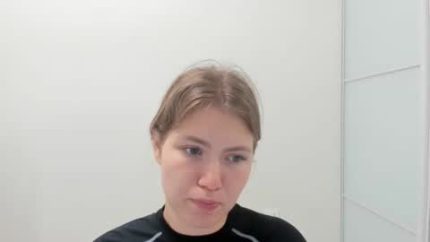 ninarihh online show from 10.05.25