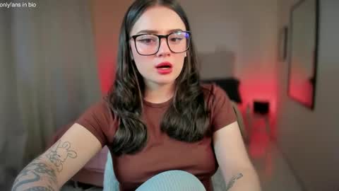 Snapshot of ninavolkov chatting on 02.06.25 ninavolkov online show from 02.06.25