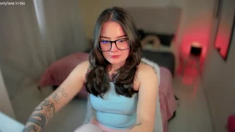 Snapshot of ninavolkov chatting on 02.08.25 ninavolkov online show from 02.08.25