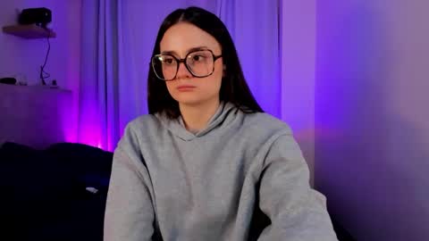 Snapshot of ninavolkov chatting on 09.25.25 ninavolkov online show from 09.25.25