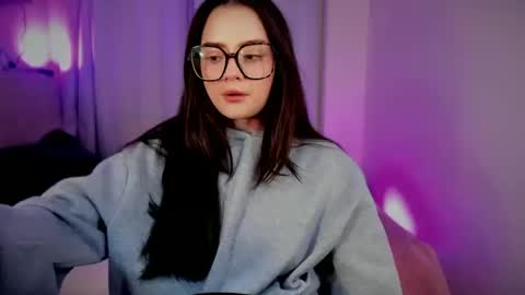 Snapshot of ninavolkov chatting on 10.15.25 ninavolkov online show from 10.15.25