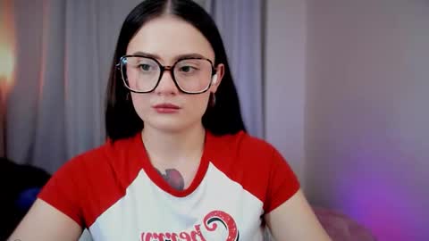 Snapshot of ninavolkov chatting on 11.10.25 ninavolkov online show from 11.10.25