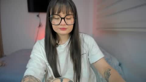 Snapshot of ninavolkov chatting on 03.24.26 ninavolkov online show from 03.24.26