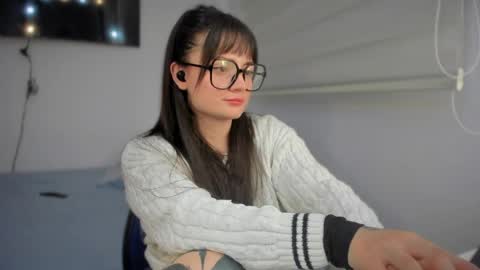 Snapshot of ninavolkov chatting on 03.27.26 ninavolkov online show from 03.27.26