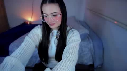 Snapshot of ninavolkov chatting on 06.26.26 ninavolkov online show from 06.26.26