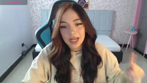 Snapshot of ninfa_ch chatting on 12.21.24 Ninfa online show from 12.21.24