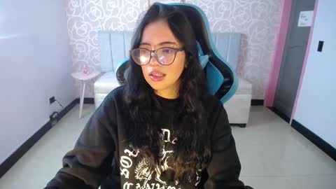 Snapshot of ninfa_ch chatting on 02.20.25 Ninfa online show from 02.20.25