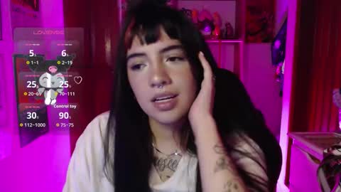 Snapshot of ninfa_ch chatting on 11.28.25 Ninfa online show from 11.28.25