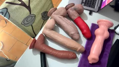 Snapshot of ninfo_puta chatting on 11.20.25 Ninfo Puta online show from 11.20.25