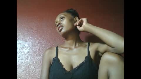 Snapshot of ninie246746 chatting on 01.21.25 ninie246746 online show from 01.21.25