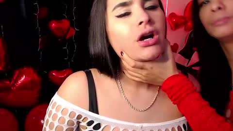 Snapshot of ninoska_14 chatting on 02.14.25 Agatha love online show from 02.14.25