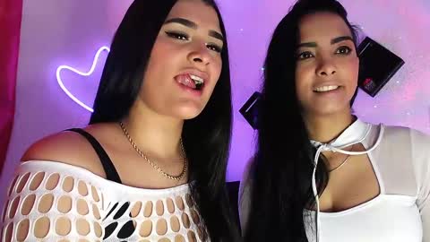 Snapshot of ninoska_14 chatting on 03.08.25 Agatha love online show from 03.08.25