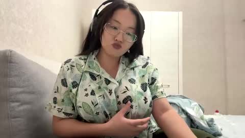 Snapshot of niranirachan chatting on 04.15.26 Nira online show from 04.15.26